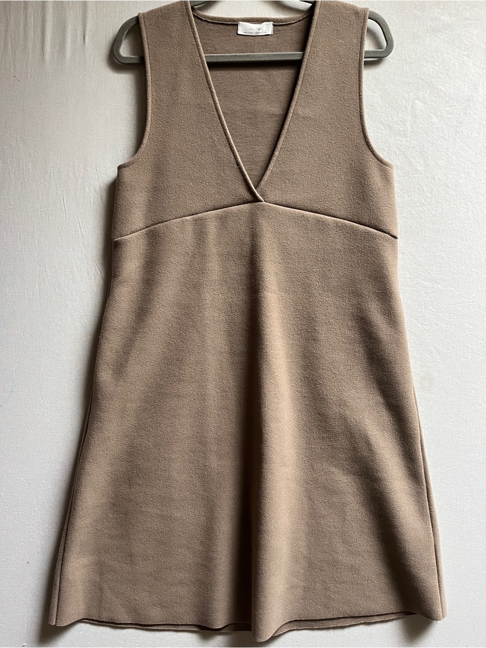 Oak + Fort Tan Sleeveless V-Neck Empire Waist Midi Dress Size S